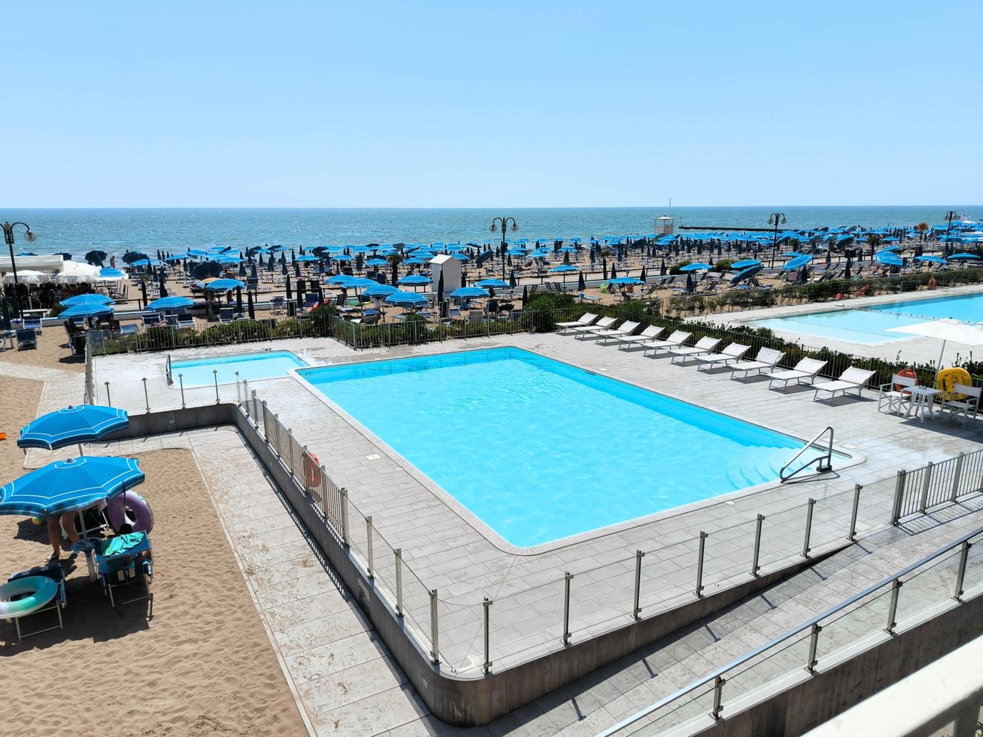 Apollo Fronte Mare Apartment ลิโดดิเยโซโล ภายนอก รูปภาพ