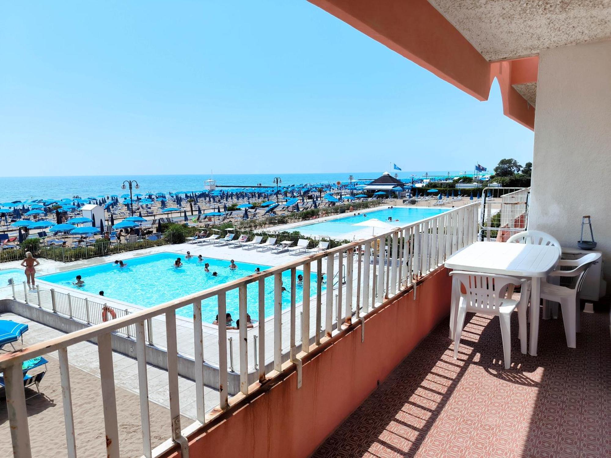 Apollo Fronte Mare Apartment ลิโดดิเยโซโล ภายนอก รูปภาพ