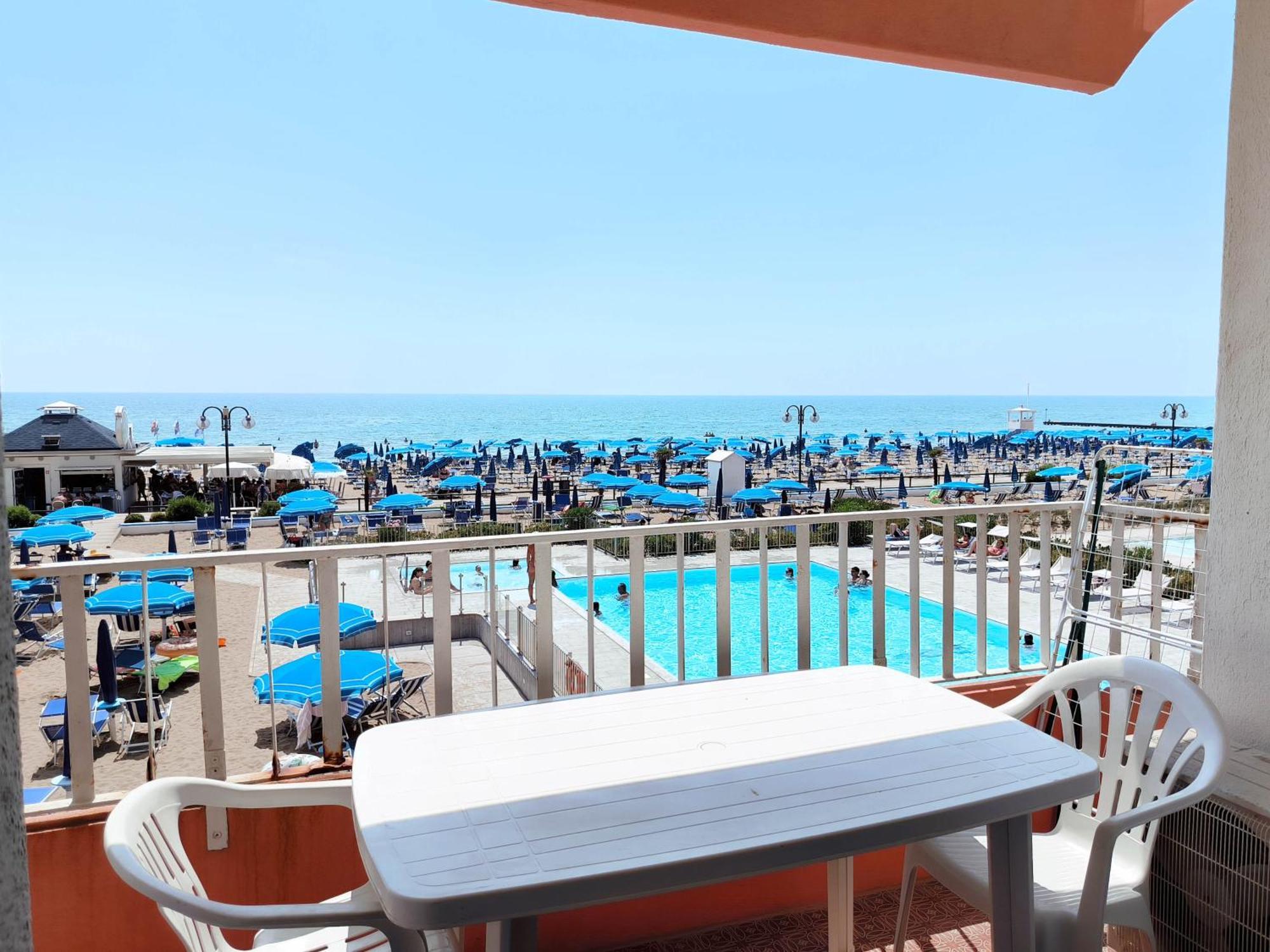 Apollo Fronte Mare Apartment ลิโดดิเยโซโล ภายนอก รูปภาพ